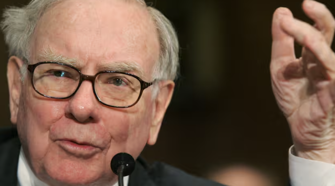 El empresario Warren Buffett anuncia se retirará a finales de este año